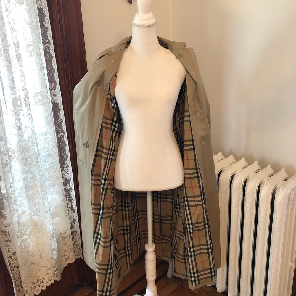 Burberry Beige Trench Coat with Classic Check Lining - Picture 5 of 12